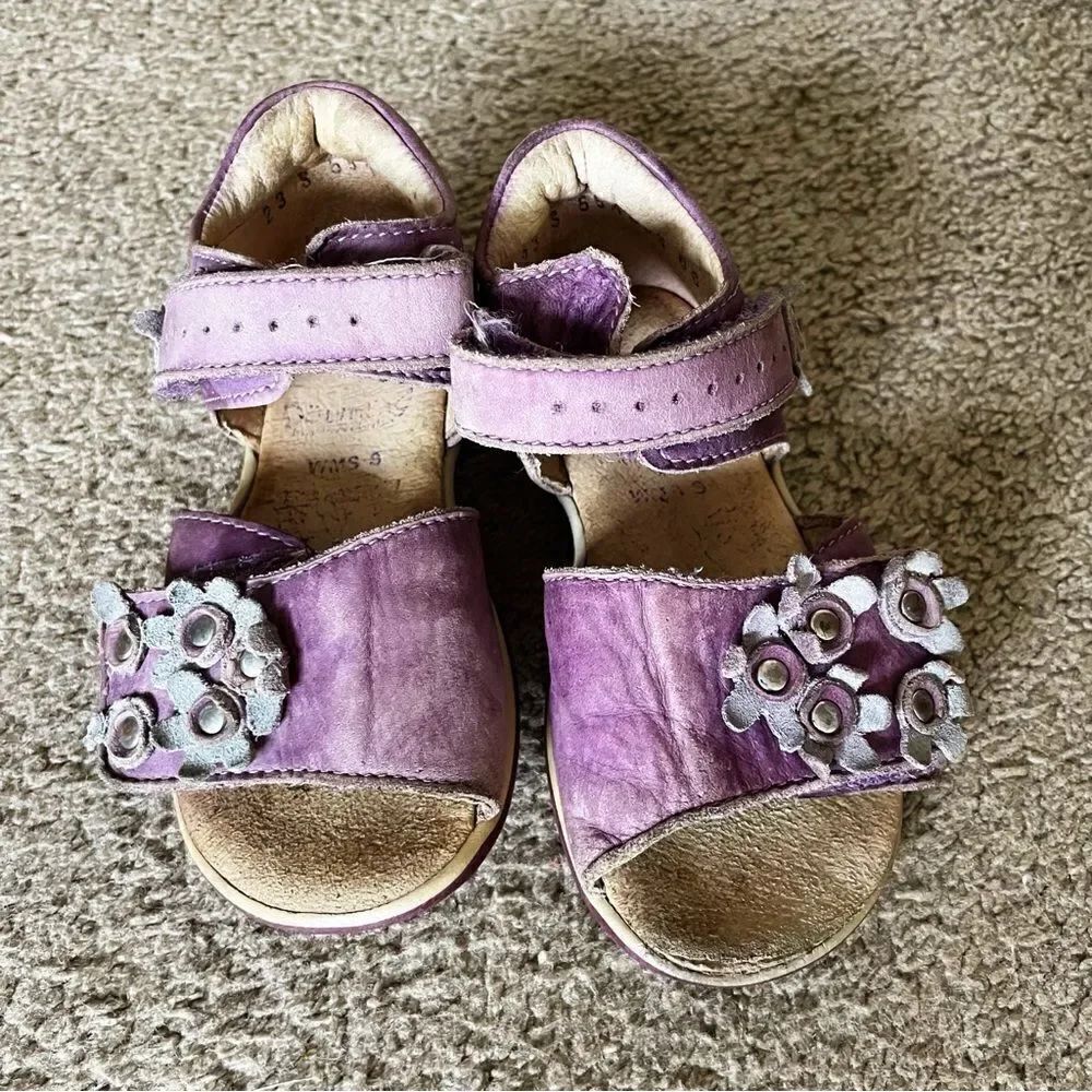 Däumling German Girl Leather Walking Learning Shoe Purple with Flowers Size 7